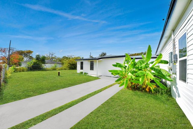 1203 W 6th Street, Freeport, TX 77541