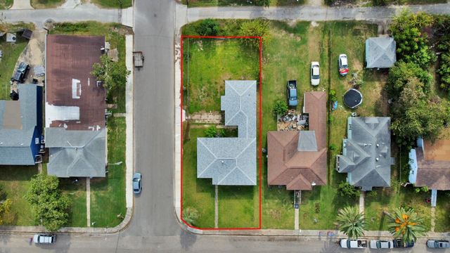 1203 W 6th Street, Freeport, TX 77541