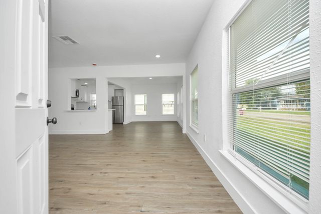 1203 W 6th Street, Freeport, TX 77541