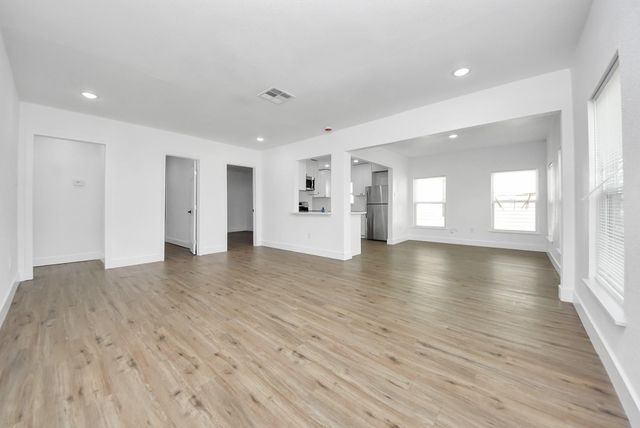 1203 W 6th Street, Freeport, TX 77541