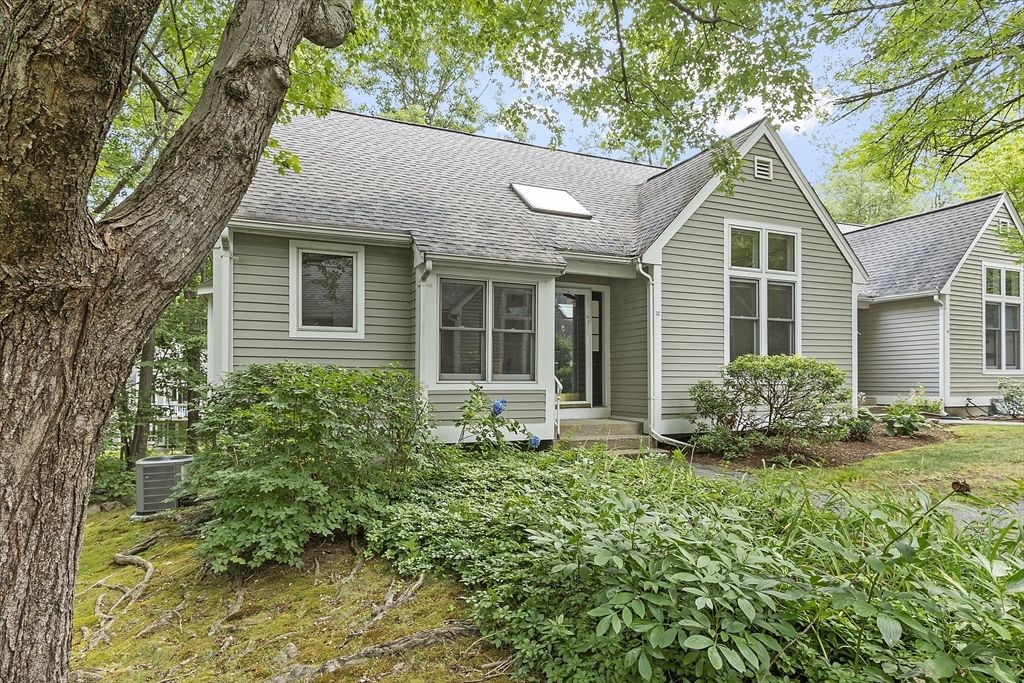 32 Brewster Ln 32, Acton, MA 01720