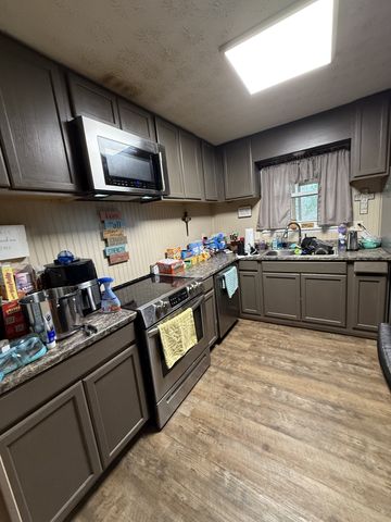 132 Wind Curve Cir, Lafayette, TN 37083