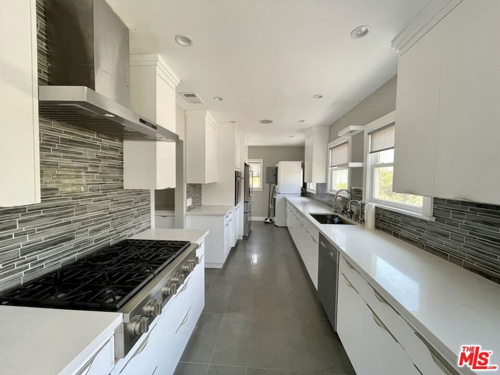 842 S Wooster Street, Los Angeles, CA 90035
