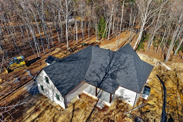 2 Browder Pt, Monterey, TN 38574