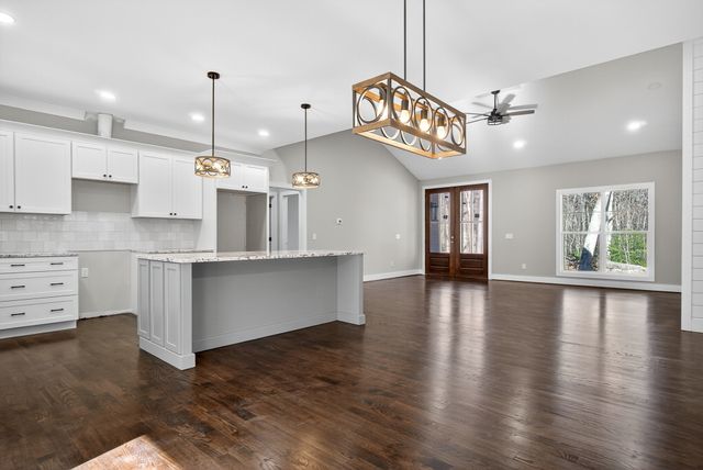 2 Browder Pt, Monterey, TN 38574