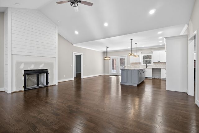 2 Browder Pt, Monterey, TN 38574