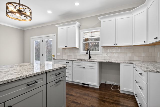 2 Browder Pt, Monterey, TN 38574