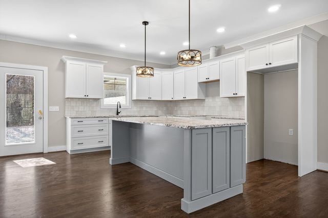 2 Browder Pt, Monterey, TN 38574