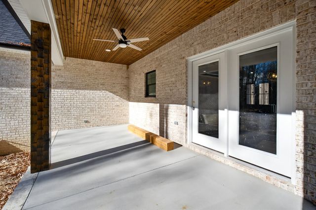 2 Browder Pt, Monterey, TN 38574