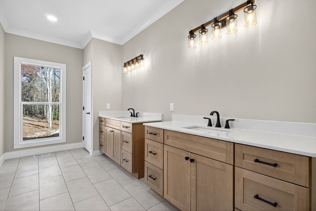 2 Browder Pt, Monterey, TN 38574