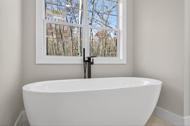 2 Browder Pt, Monterey, TN 38574