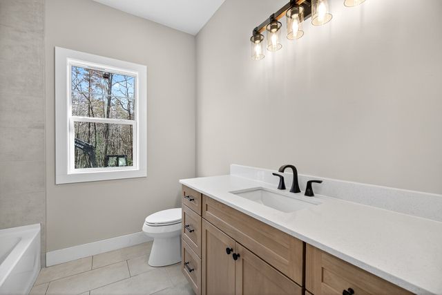 2 Browder Pt, Monterey, TN 38574