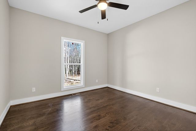 2 Browder Pt, Monterey, TN 38574