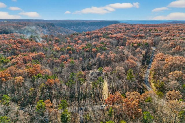 2 Browder Pt, Monterey, TN 38574