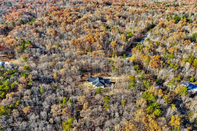 2 Browder Pt, Monterey, TN 38574