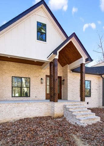 2 Browder Pt, Monterey, TN 38574