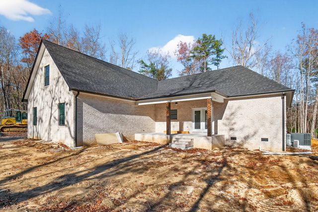 2 Browder Pt, Monterey, TN 38574