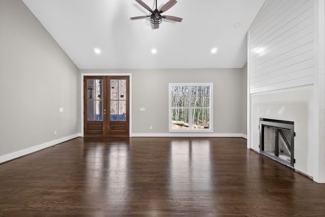 2 Browder Pt, Monterey, TN 38574