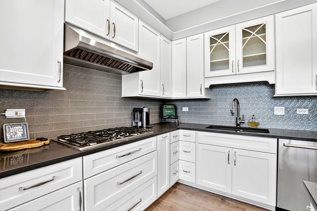 827 Edgewater Parkway, Wauconda, IL 60084