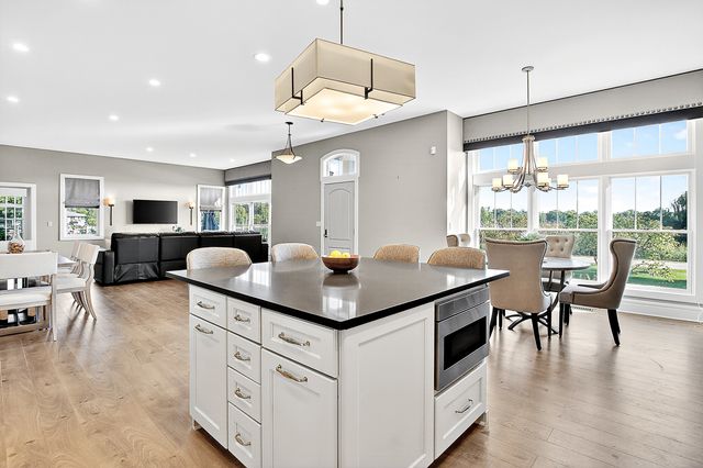 827 Edgewater Parkway, Wauconda, IL 60084