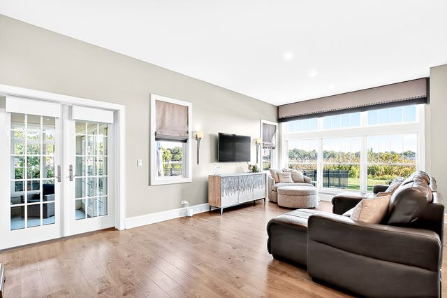 827 Edgewater Parkway, Wauconda, IL 60084