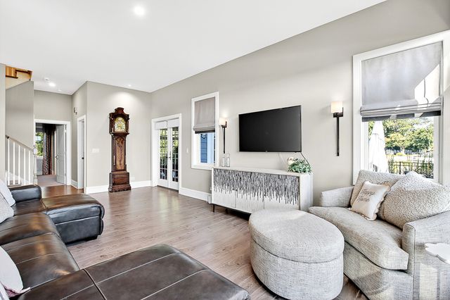 827 Edgewater Parkway, Wauconda, IL 60084
