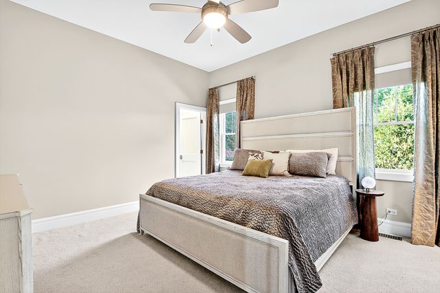 827 Edgewater Parkway, Wauconda, IL 60084