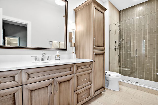 827 Edgewater Parkway, Wauconda, IL 60084