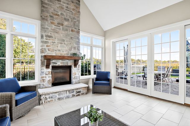 827 Edgewater Parkway, Wauconda, IL 60084