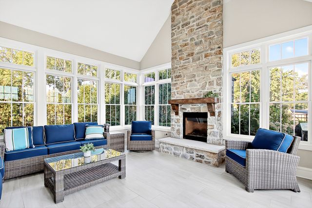 827 Edgewater Parkway, Wauconda, IL 60084