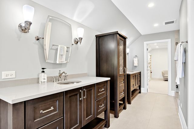 827 Edgewater Parkway, Wauconda, IL 60084