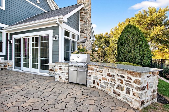 827 Edgewater Parkway, Wauconda, IL 60084