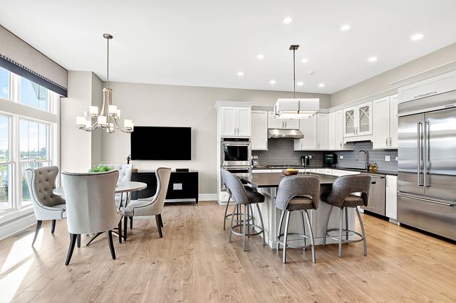827 Edgewater Parkway, Wauconda, IL 60084