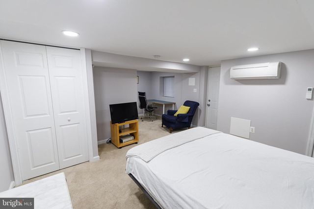 1113 CLIFTON ST NW, Washington, DC 20009