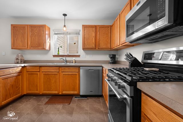 1064 N 129th Infantry Drive, Joliet, IL 60435