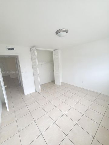 11960 NE 19th Drive 16, North Miami, FL 33181
