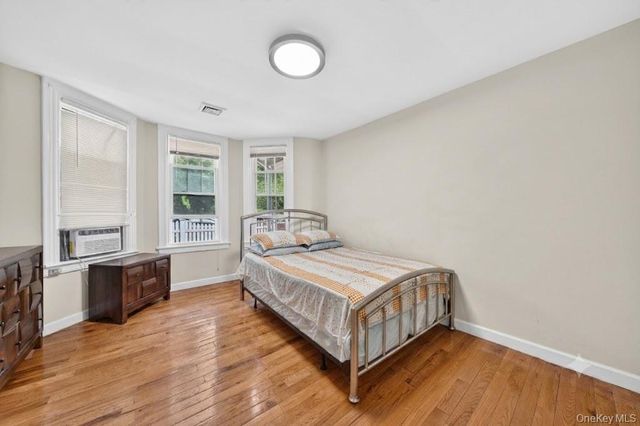 7630 Park Lane S, Woodhaven, NY 11421