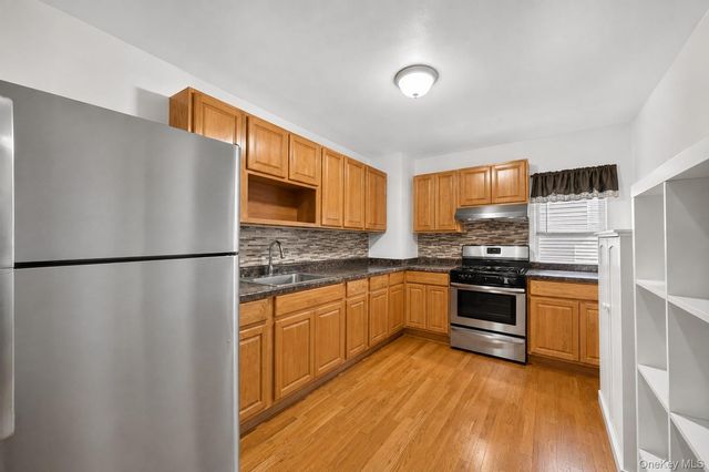 7630 Park Lane S, Woodhaven, NY 11421