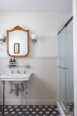 154 Bellingham Rd, Brookline, MA 02467
