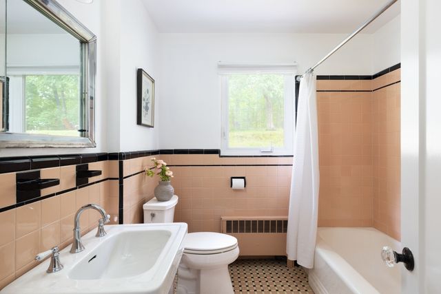 154 Bellingham Rd, Brookline, MA 02467