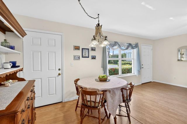 2929 SE Ocean Boulevard M4, Stuart, FL 34996