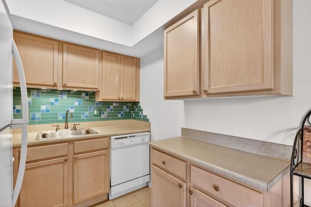 2929 SE Ocean Boulevard M4, Stuart, FL 34996