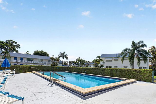 2929 SE Ocean Boulevard M4, Stuart, FL 34996