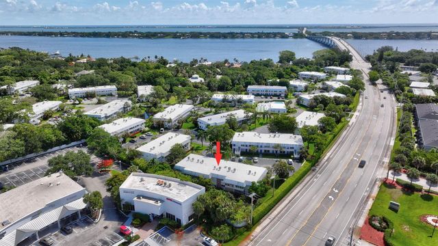 2929 SE Ocean Boulevard M4, Stuart, FL 34996