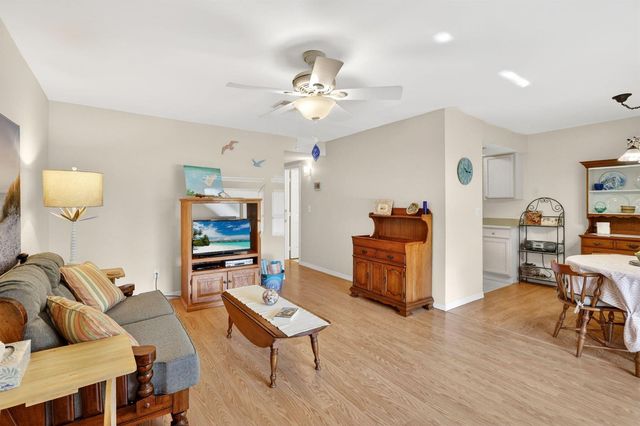 2929 SE Ocean Boulevard M4, Stuart, FL 34996