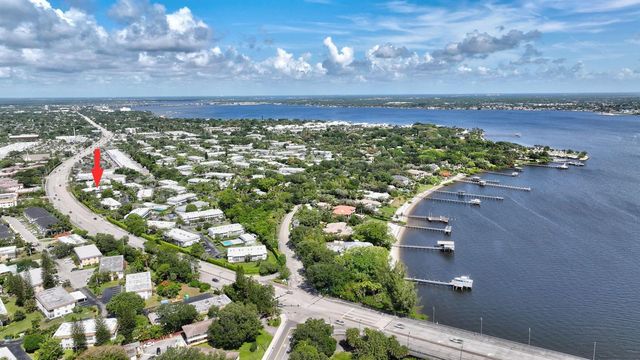 2929 SE Ocean Boulevard M4, Stuart, FL 34996