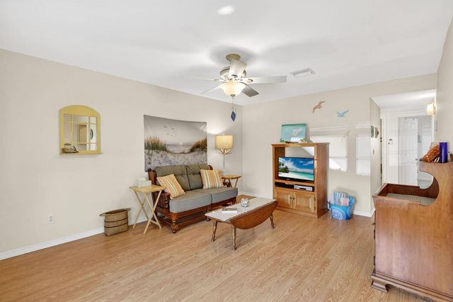 2929 SE Ocean Boulevard M4, Stuart, FL 34996