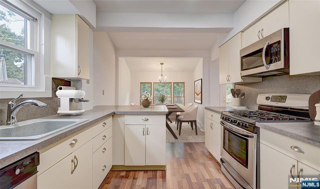25 Sunset Avenue, Bloomfield, NJ 07003