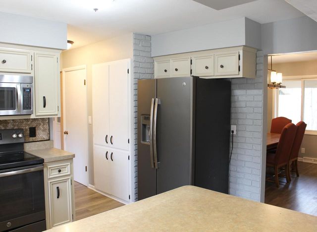 W3490 Oakwood DRIVE, Lake Geneva, WI 53147