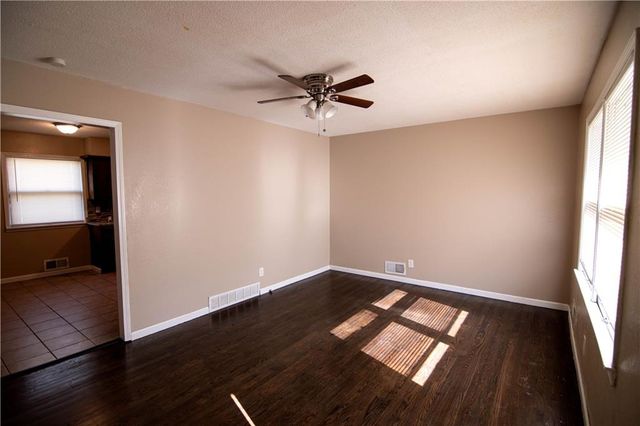 13112 Winchester Avenue, Grandview, MO 64030